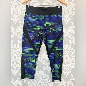 4/$25 • Danskin Now Abstract Print Mesh Detail Active Capris
